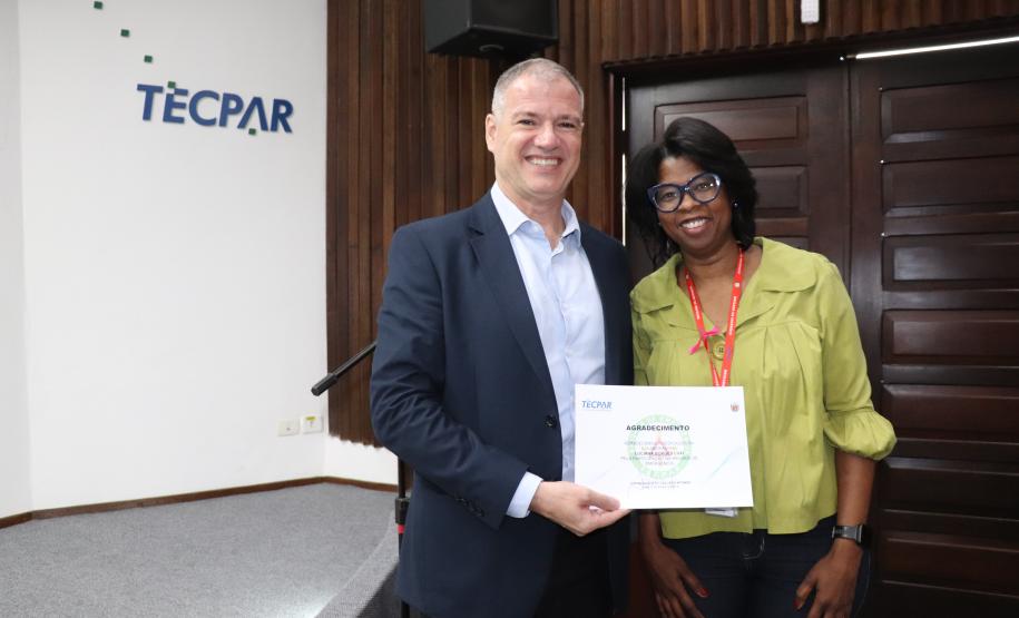 Diretoria Executiva entrega certificado de agradecimento aos voluntários da Brigada de Emergência