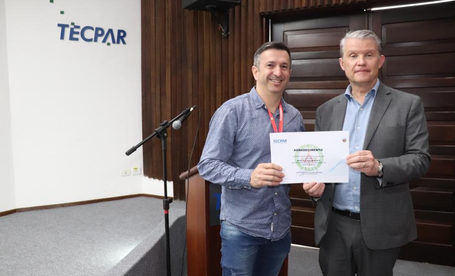 Diretoria Executiva entrega certificado de agradecimento aos voluntários da Brigada de Emergência