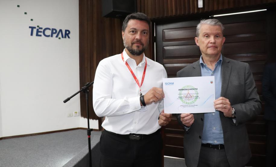 Diretoria Executiva entrega certificado de agradecimento aos voluntários da Brigada de Emergência