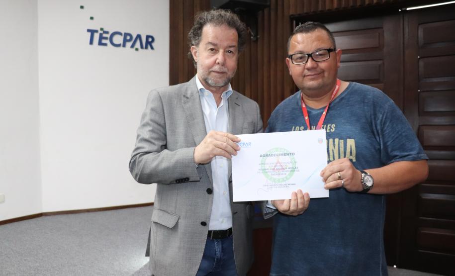 Diretoria Executiva entrega certificado de agradecimento aos voluntários da Brigada de Emergência
