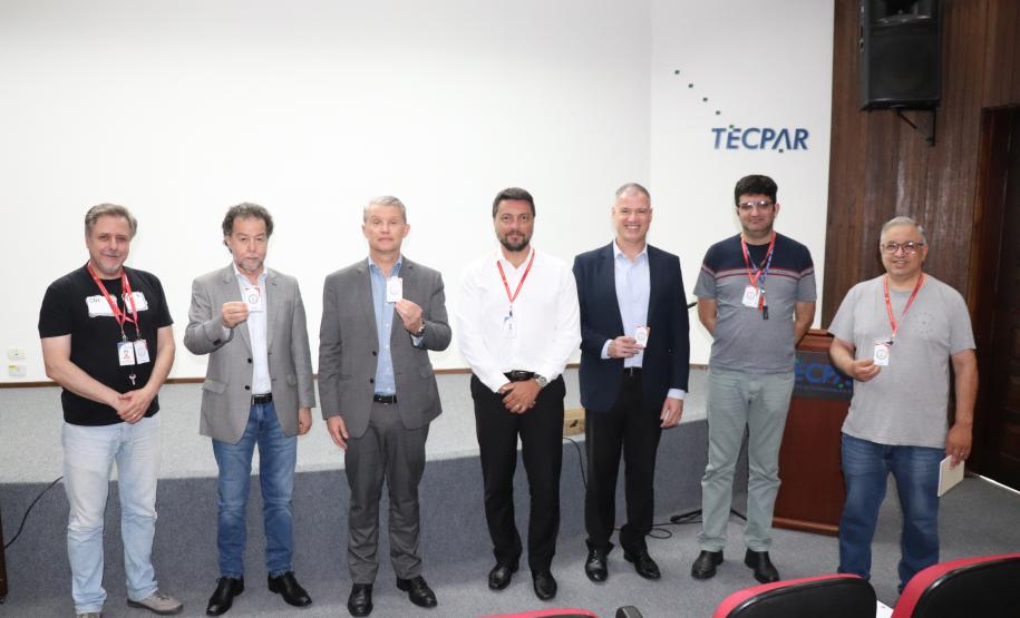 Diretoria Executiva entrega certificado de agradecimento aos voluntários da Brigada de Emergência