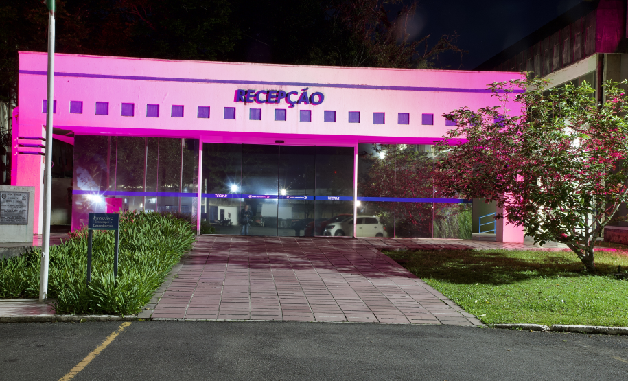 Fachada Tecpar - Outubro Rosa