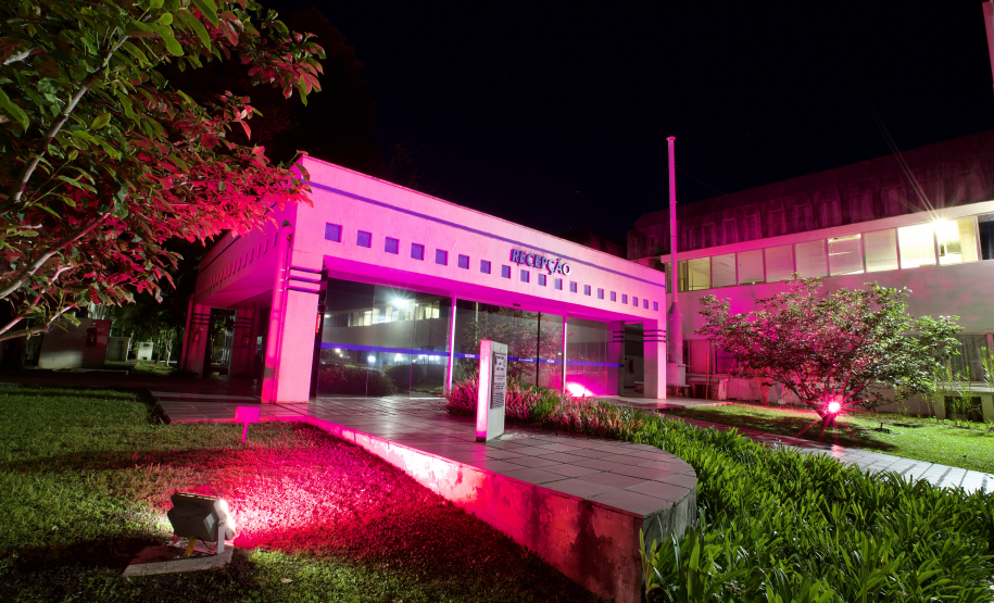 Fachada Tecpar - Outubro Rosa