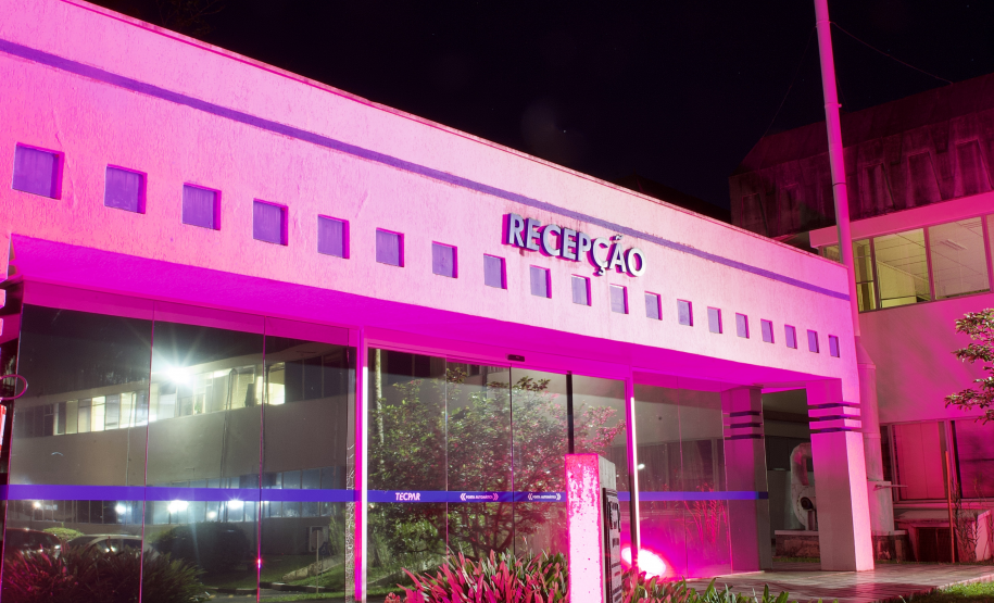 Fachada Tecpar - Outubro Rosa