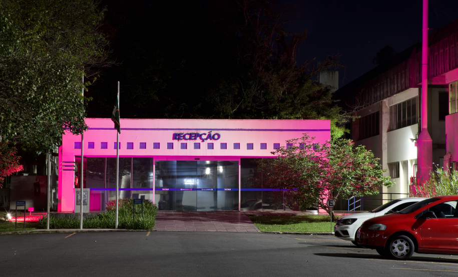 Fachada Tecpar - Outubro Rosa