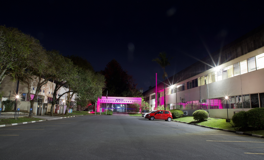 Fachada Tecpar - Outubro Rosa