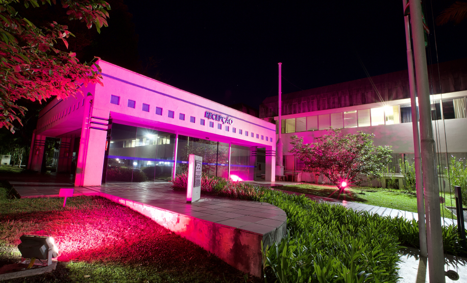 Fachada Tecpar - Outubro Rosa