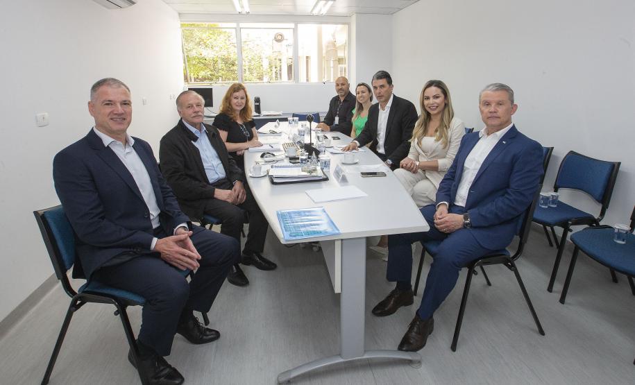 Conselheiros visitam complexo laboratorial do Tecpar