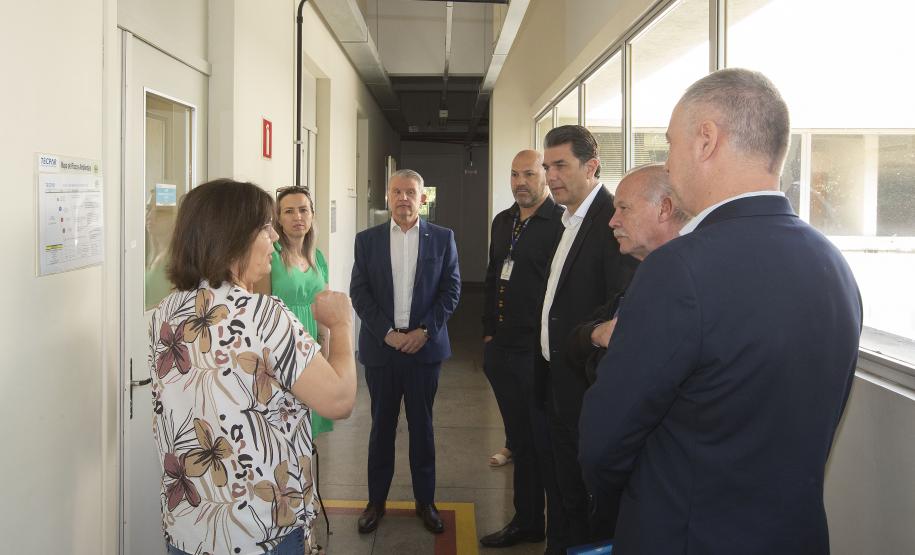 Conselheiros visitam complexo laboratorial do Tecpar