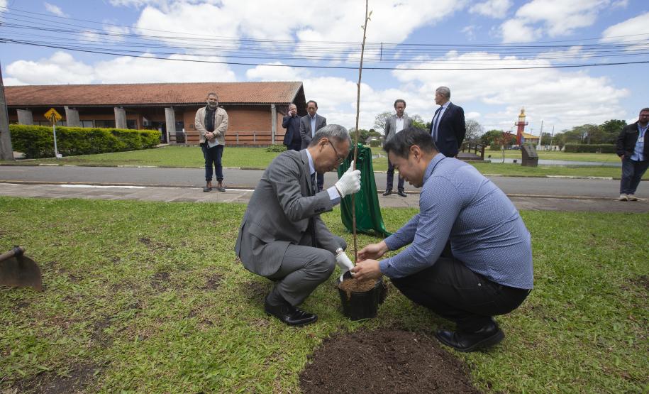 Tecpar recebe visita do cônsul do Japão