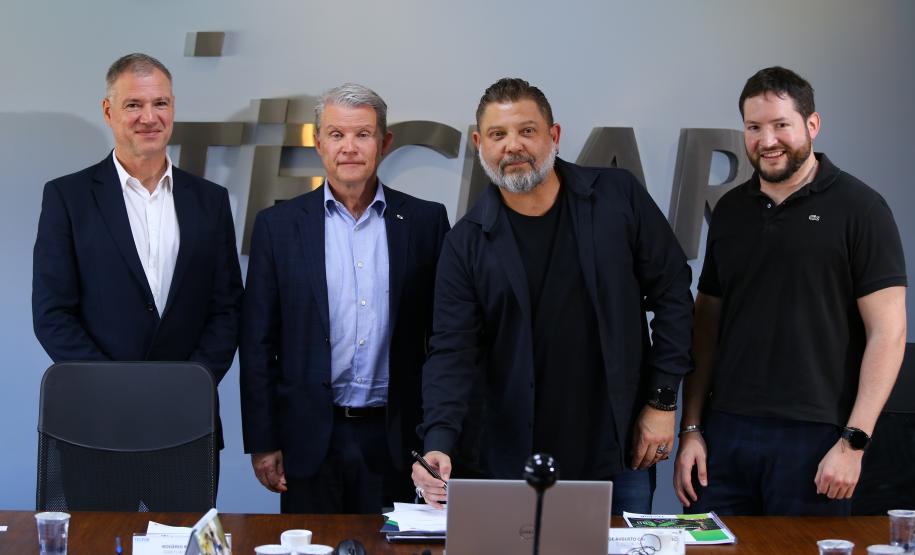 Tecpar firma acordos na área da saúde com a Santa Casa de Curitiba e novas incubadas