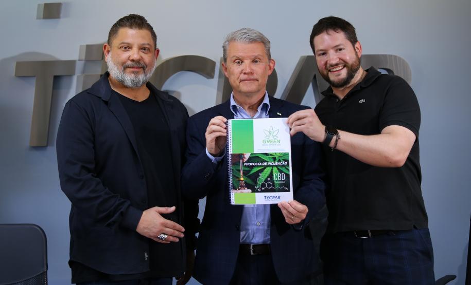 Tecpar firma acordos na área da saúde com a Santa Casa de Curitiba e novas incubadas