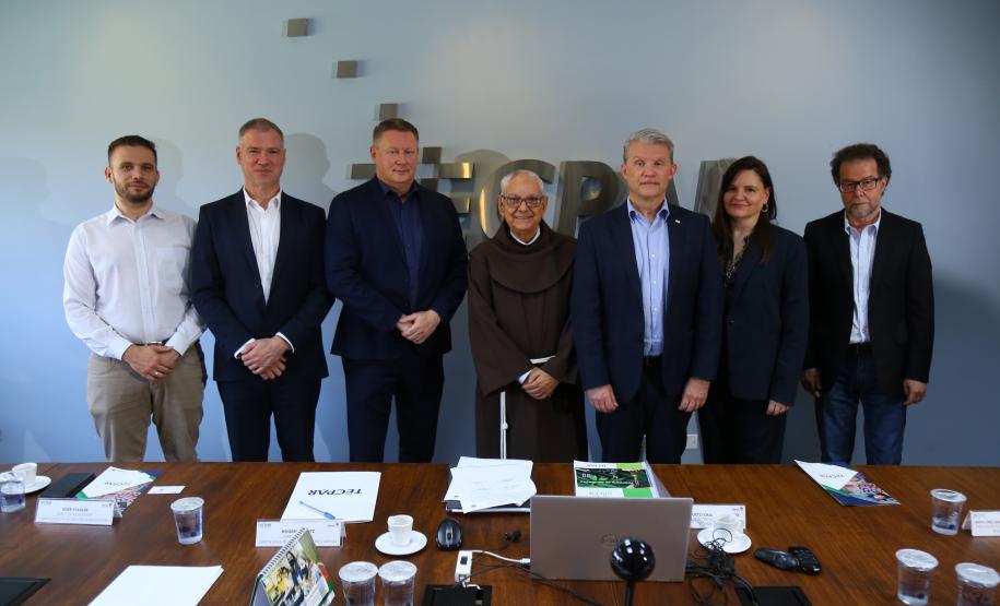Tecpar firma acordos na área da saúde com a Santa Casa de Curitiba e novas incubadas