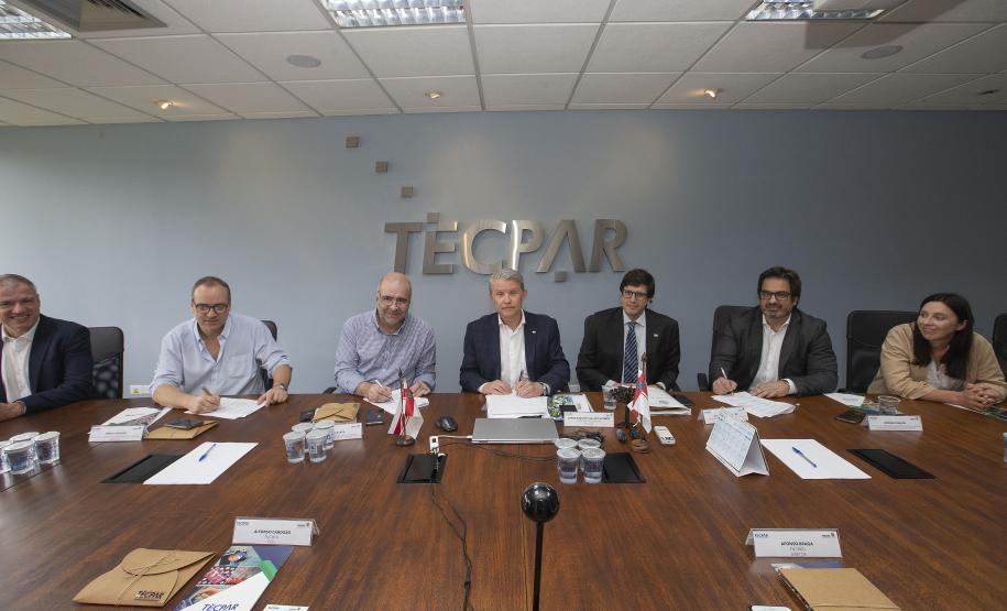 Tecpar firma acordo com instituto regulador do Uruguai para projetos na área da saúde