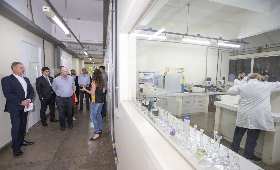 Tecpar firma acordo com instituto regulador do Uruguai para projetos na área da saúde