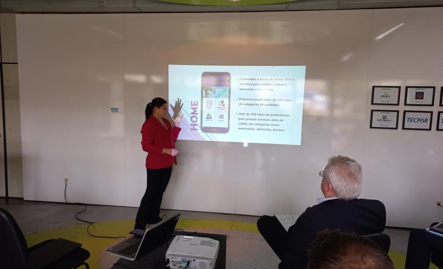 Empresas incubadas apresentam suas tecnologias e soluções ao diretor-presidente do Tecpar