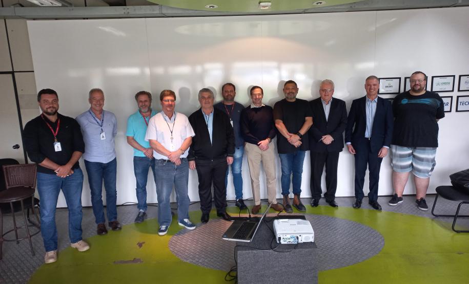 Empresas incubadas apresentam suas tecnologias e soluções ao diretor-presidente do Tecpar