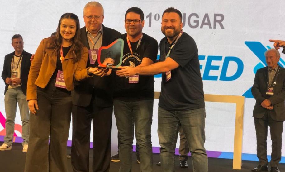 Tecpar entrega Prêmio Empresa Inovadora aos vencedores do Viasoft Connect 2023