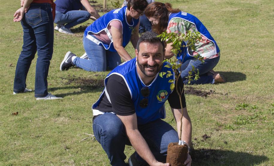 Empresas do Parque Tecnológico da Saúde plantam árvores em alusão ao Dia da Árvore