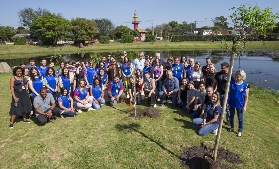 Empresas do Parque Tecnológico da Saúde plantam árvores em alusão ao Dia da Árvore