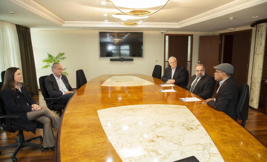 Tecpar, Seti e Fiep fortalecem atuação de parques tecnológicos no Paraná