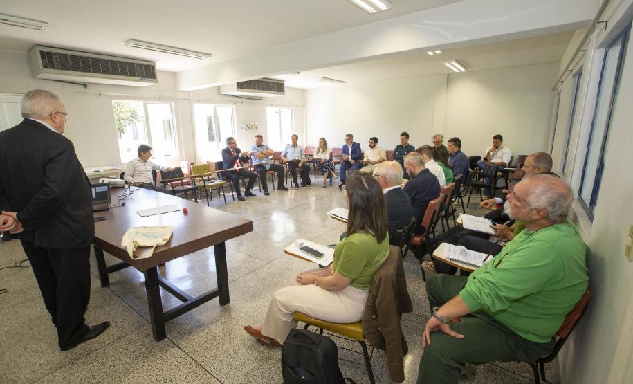 Tecpar sedia, no câmpus Araucária, reunião do AvançAraucária