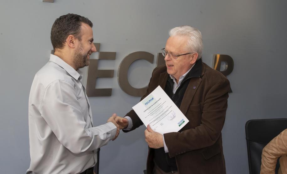 Tecpar concede primeira certificação para laboratório veterinário