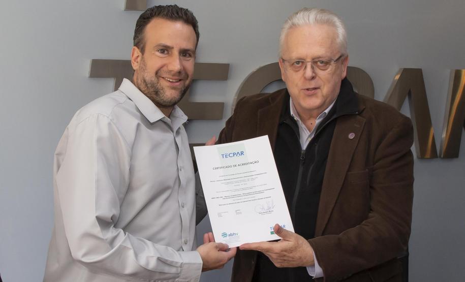 Tecpar concede primeira certificação para laboratório veterinário