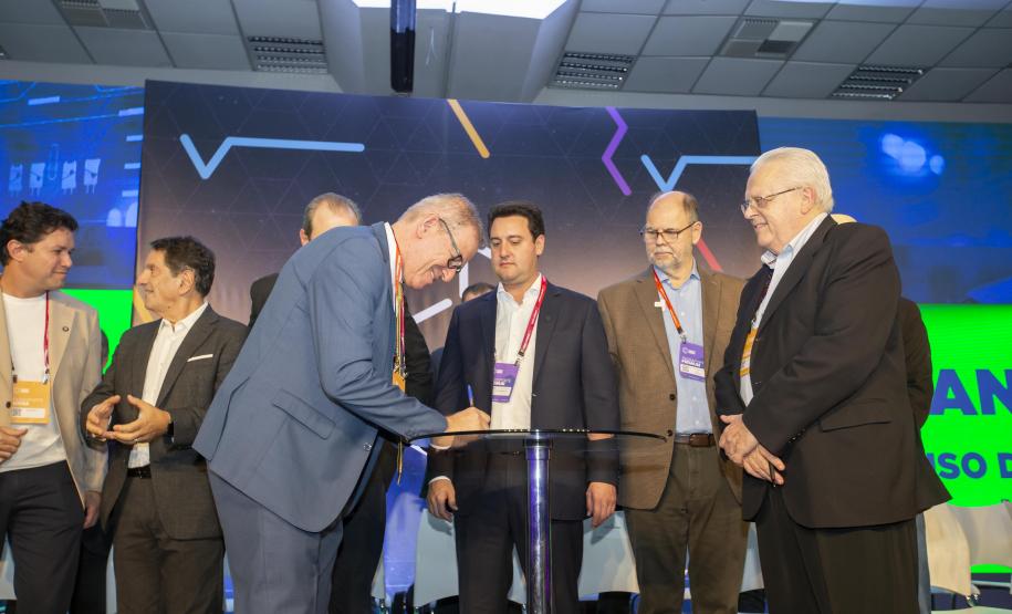 Assinatura Tecpar e Sebrae-PR