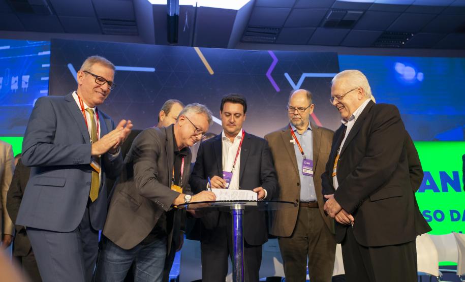 Assinatura Tecpar e Sebrae-PR