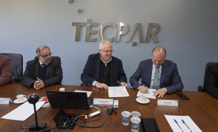 Tecpar assina contrato para obras de infraestrutura de parque tecnológico em Maringá