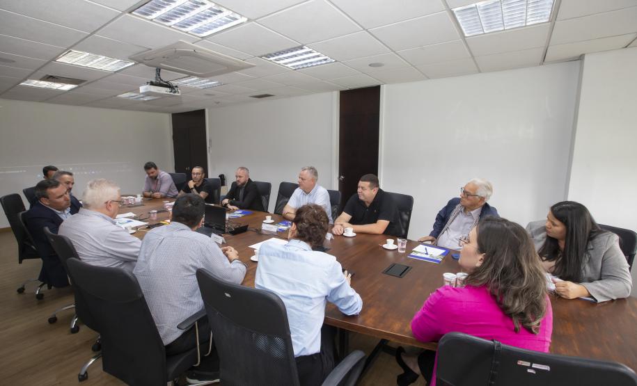 Tecpar recebe comitiva da Prefeitura de Araucária para parceria sobre parque tecnológico