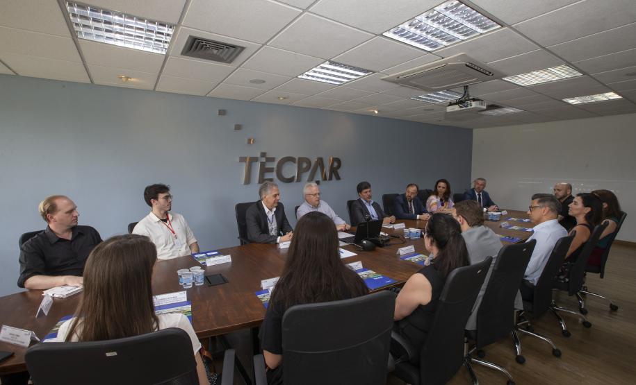 Representantes do Ministério Público visitam o complexo laboratorial do Tecpar