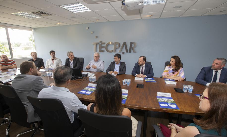 Representantes do Ministério Público visitam o complexo laboratorial do Tecpar