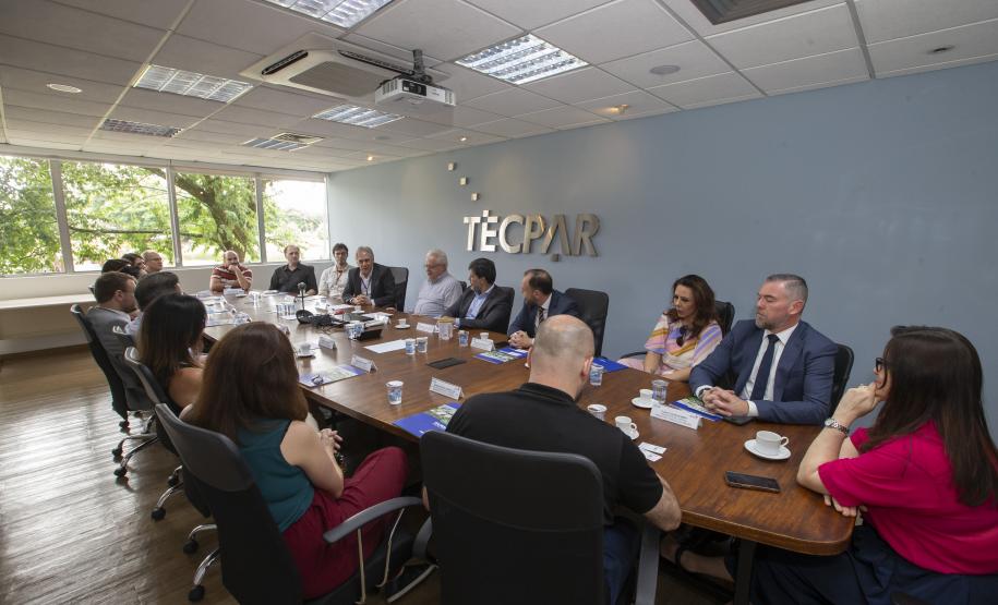 Representantes do Ministério Público visitam o complexo laboratorial do Tecpar