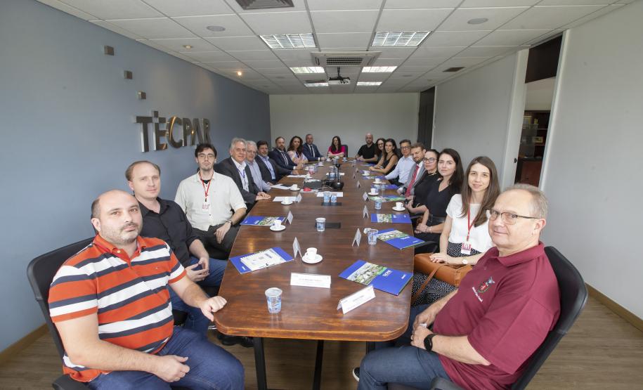 Representantes do Ministério Público visitam o complexo laboratorial do Tecpar