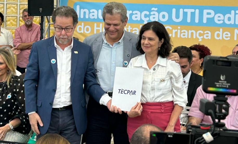 Tecpar entrega oficio à Ministra da Saúde, em Maringá
