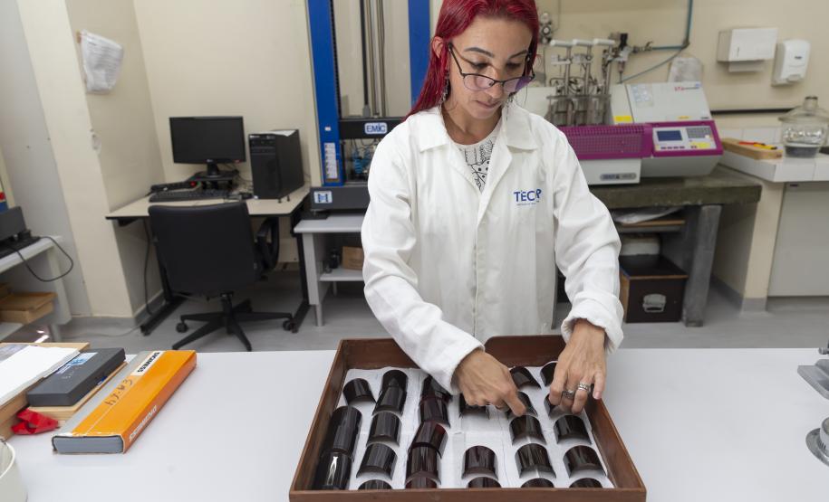 Análise de embalagens para produtos farmacêuticos