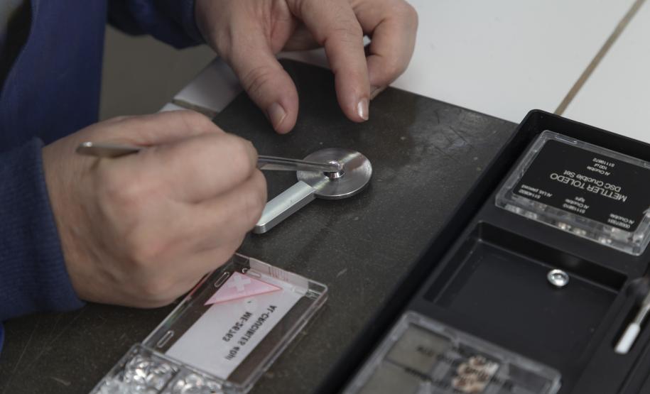 Análise de embalagens para produtos farmacêuticos