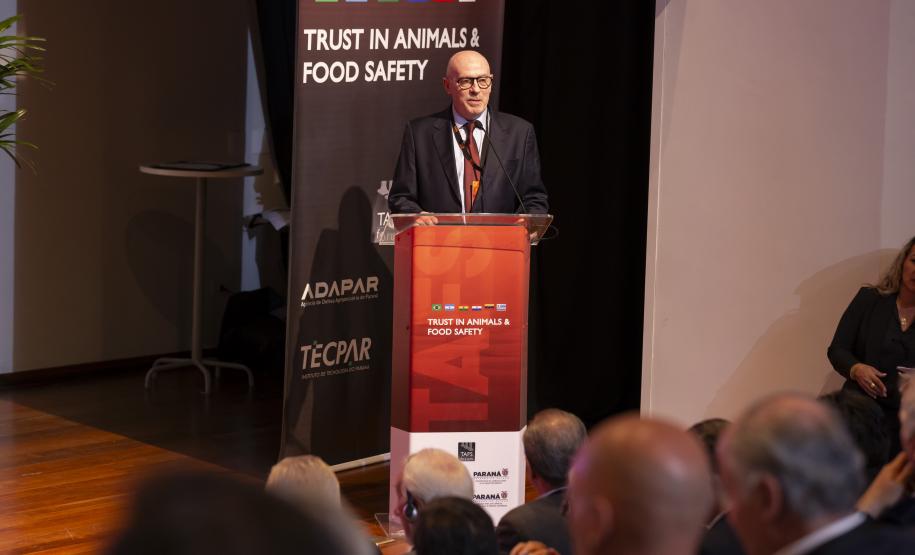 Paraná terá banco de antígenos e vacinas contra febre aftosa para atender todo o País