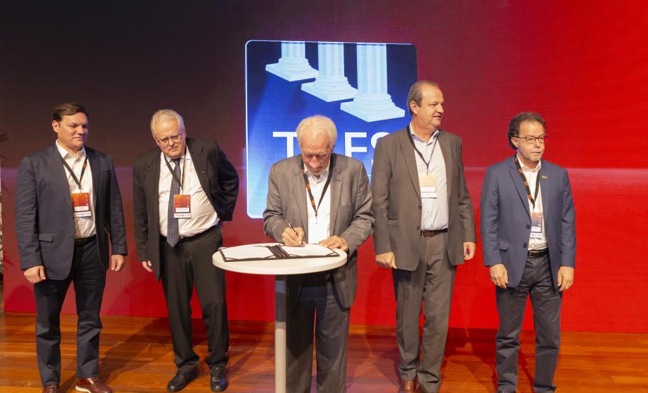 Paraná terá banco de antígenos e vacinas contra febre aftosa para atender todo o País