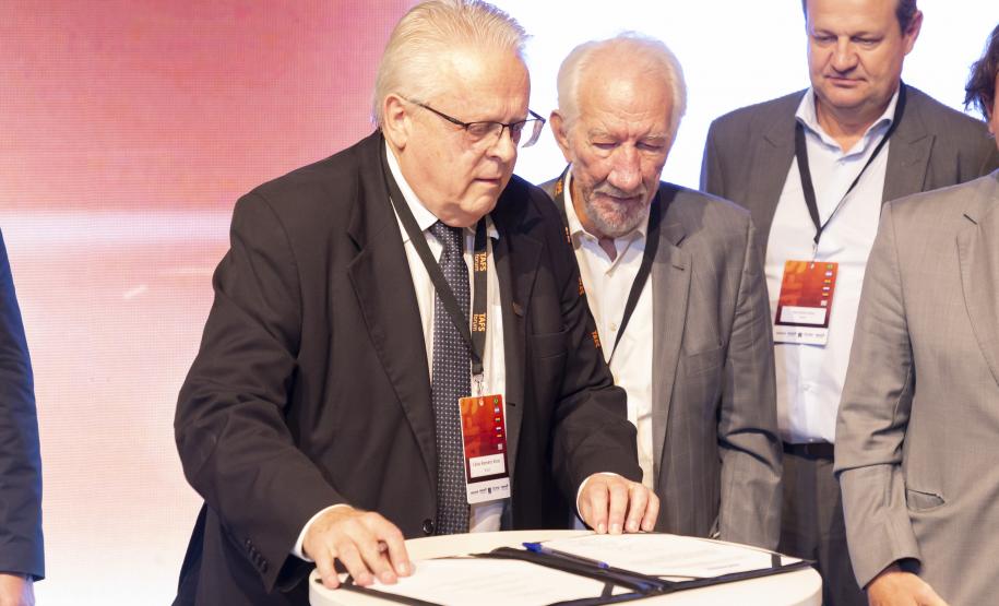 Paraná terá banco de antígenos e vacinas contra febre aftosa para atender todo o País