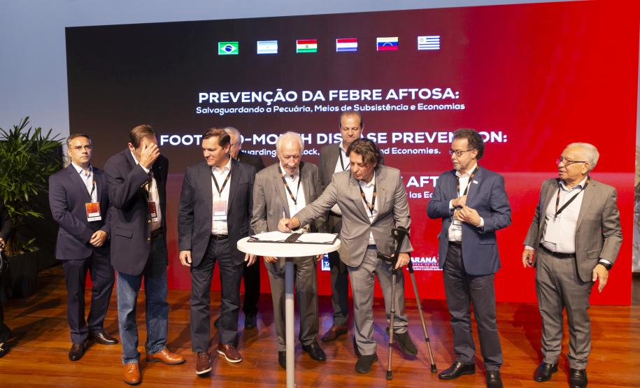 Paraná terá banco de antígenos e vacinas contra febre aftosa para atender todo o País
