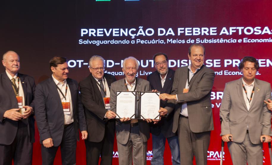 Paraná terá banco de antígenos e vacinas contra febre aftosa para atender todo o País