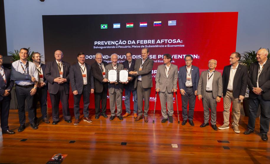 Paraná terá banco de antígenos e vacinas contra febre aftosa para atender todo o País