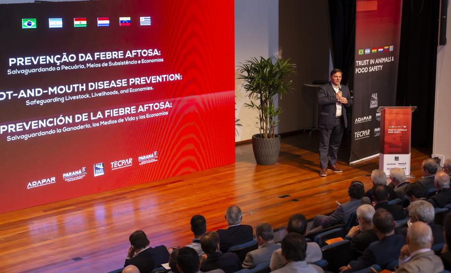 Paraná terá banco de antígenos e vacinas contra febre aftosa para atender todo o País