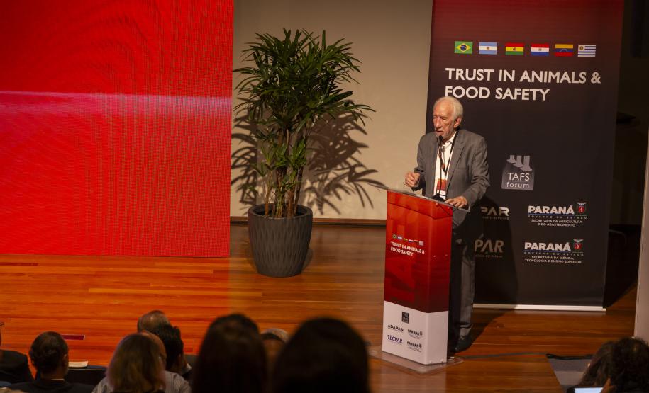 Paraná terá banco de antígenos e vacinas contra febre aftosa para atender todo o País