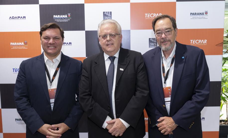 Paraná terá banco de antígenos e vacinas contra febre aftosa para atender todo o País