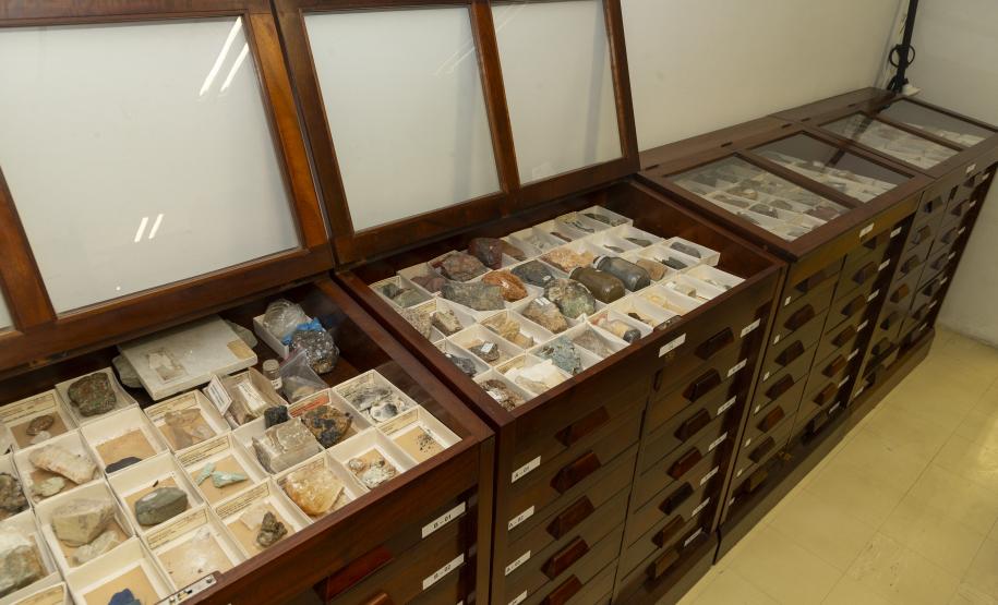 Incorporação de acervo histórico do Tecpar pela UEPG