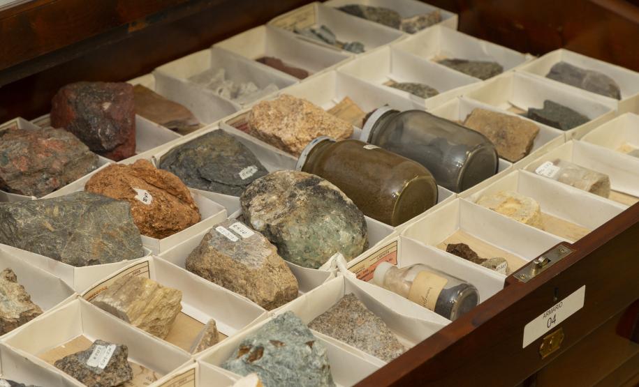 Incorporação de acervo histórico do Tecpar pela UEPG